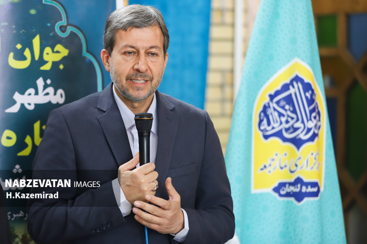 حضور استاندار اصفهان در نماز عبادی سیاسی جمعه شهر سده لنجان